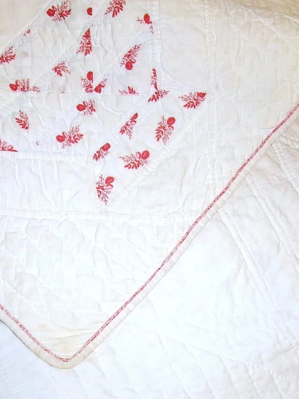 ANTIQUE PATCHWORK QUILT -  BASKETS